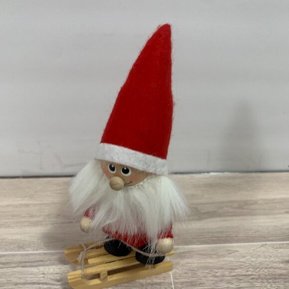 Skandinavisk Hemslojd Wooden Felt Gnome On Sled Figure - Picture 3 of 8